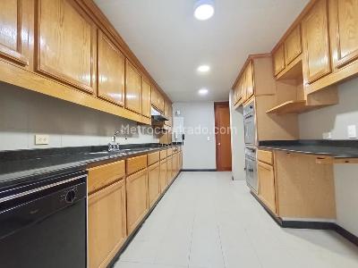 Apartamento de 3 alcobas en venta en Los Rosales, Bogotá, 245 m² · foto 7 de 20