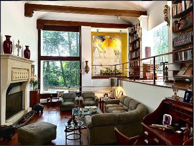 Casa de 5 alcobas en venta en Chico Oriental, Bogotá, 995 m² · foto 2 de 10