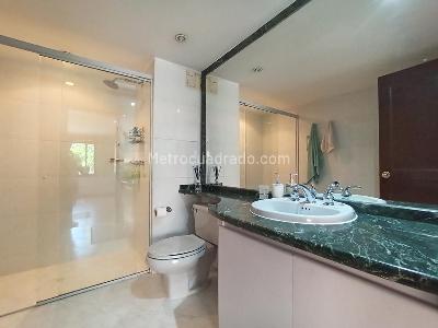 Apartamento de 2 alcobas en venta en Santa Barbara Occidental, Bogotá, 145 m² · foto 10 de 15