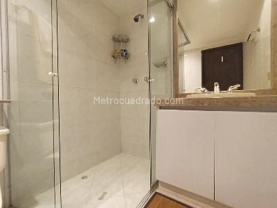 Apartamento de 2 alcobas en venta en Santa Barbara Occidental, Bogotá, 145 m² · foto 13 de 15