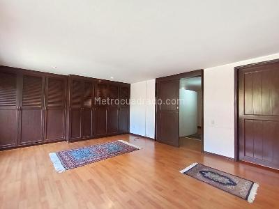 Apartamento de 2 alcobas en venta en Santa Barbara Occidental, Bogotá, 145 m² · foto 9 de 15