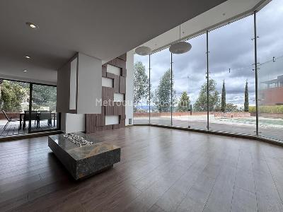Apartamento de 4 alcobas en venta en Chico Alto, Bogotá, 450 m² · foto 2 de 20