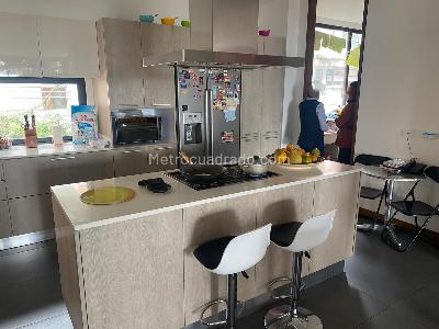 Apartamento de 3 alcobas en arriendo en Los Rosales, Bogotá, 255 m² · foto 3 de 7