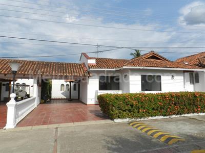 Casa de 3 alcobas en venta en Capriato, Girardot, 225 m² · foto 14 de 15