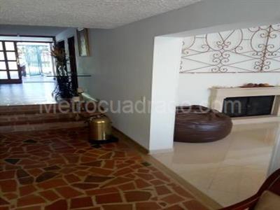 Casa de 5 alcobas en venta en Santa Barbara, Bogotá, 290 m² · foto 3 de 20
