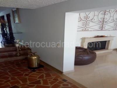 Casa de 5 alcobas en venta en Santa Barbara, Bogotá, 290 m² · foto 9 de 20