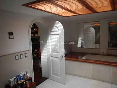 Apartamento de 5 alcobas en venta en El Refugio Chico, Bogotá, 370 m² · foto 19 de 20
