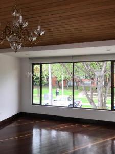 Casa en venta en Santa Barbara Central, Bogotá · foto 3 de 20