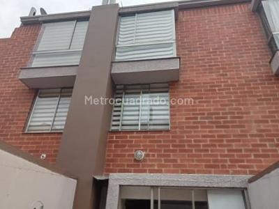 Casa de 3 alcobas en venta en Cantalejo, Bogotá, 118 m² · foto 2 de 20