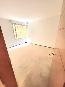 Apartamento de 3 alcobas en venta en Los Rosales Chico, Bogotá, 157 m² · foto 10 de 20