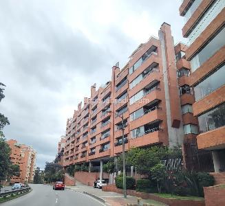 Apartamento de 3 alcobas en venta en Los Rosales Chico, Bogotá, 157 m² · foto 11 de 20