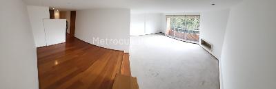 Apartamento de 3 alcobas en venta en Los Rosales Chico, Bogotá, 157 m² · foto 18 de 20