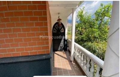 Casa de 4 alcobas en venta en Altos Del Poblado, Medellín, 300 m² · foto 17 de 20