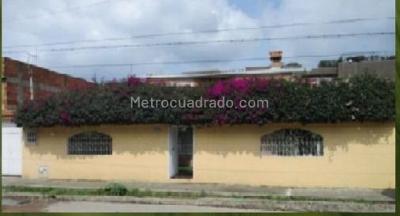 Casa de 5 alcobas en venta en Capellania, Cajicá, 211 m² · foto 2 de 20