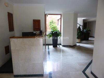 Apartamento de 3 alcobas en venta en Santa Paula, Bogotá, 188 m² · foto 2 de 20