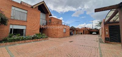 Casa de 4 alcobas en venta en San Jose De Bavaria, Bogotá, 550 m² · foto 2 de 20