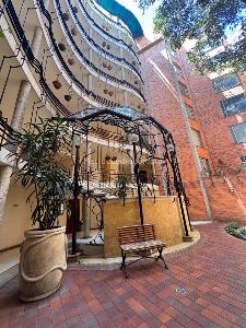Apartamento de 4 alcobas en venta en Los Rosales, Bogotá, 241 m² · foto 3 de 20