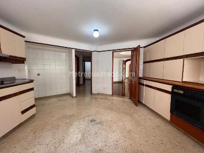 Apartamento de 4 alcobas en venta en Los Rosales, Bogotá, 241 m² · foto 12 de 20