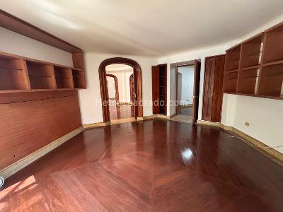 Apartamento de 4 alcobas en venta en Los Rosales, Bogotá, 241 m² · foto 17 de 20
