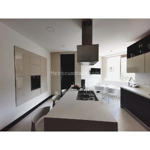 Apartamento de 4 alcobas en venta en Las Colinas, Bogotá, 254 m² · foto 2 de 20