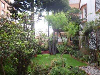 Casa en venta en Los Rosales, Bogotá · foto 2 de 16