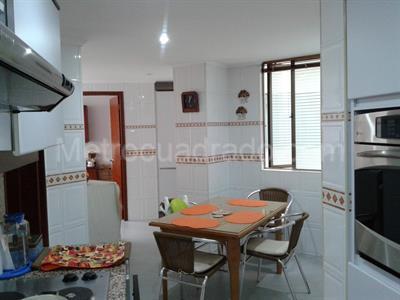 Apartamento de 3 alcobas en venta en La Carolina, Bogotá, 230 m² · foto 12 de 16