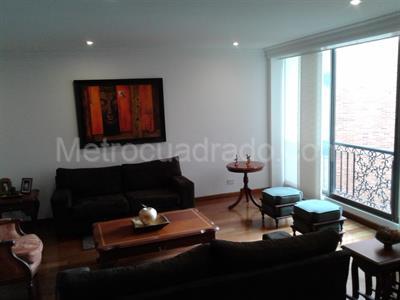 Apartamento de 3 alcobas en venta en La Carolina, Bogotá, 230 m² · foto 4 de 16
