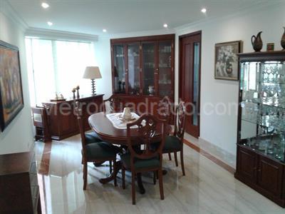 Apartamento de 3 alcobas en venta en La Carolina, Bogotá, 230 m² · foto 3 de 16