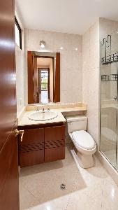 Apartamento de 3 alcobas en venta en Santa Barbara Central, Bogotá, 128 m² · foto 17 de 19