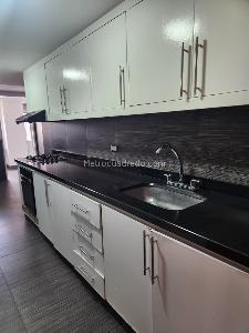 Apartamento de 3 alcobas en venta en Centro Internacional, Bogotá, 240 m² · foto 6 de 9