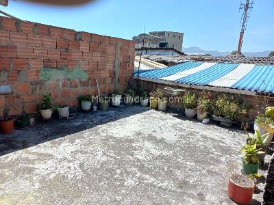 Casa de 5 alcobas en venta en Pio Xii, Bogotá, 213 m² · foto 2 de 20