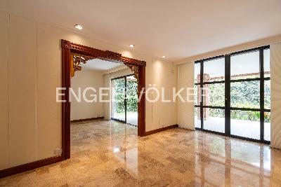 Casa de 5 alcobas en venta en La Frontera, Medellín, 389 m² · foto 2 de 16