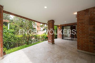Casa de 5 alcobas en venta en La Frontera, Medellín, 389 m² · foto 3 de 16
