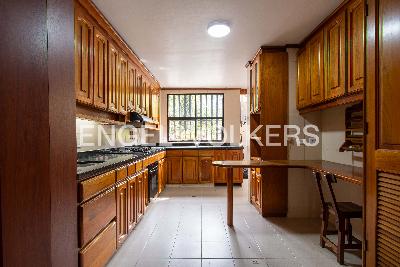 Casa de 5 alcobas en venta en La Frontera, Medellín, 389 m² · foto 5 de 16