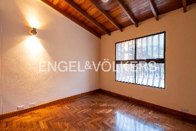 Casa de 5 alcobas en venta en La Frontera, Medellín, 389 m² · foto 9 de 16
