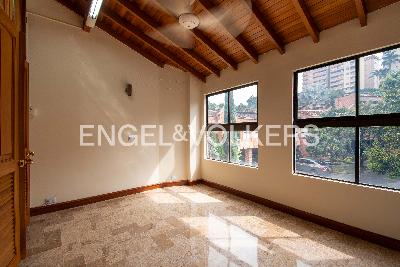 Casa de 5 alcobas en venta en La Frontera, Medellín, 389 m² · foto 12 de 16