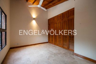 Casa de 5 alcobas en venta en La Frontera, Medellín, 389 m² · foto 14 de 16