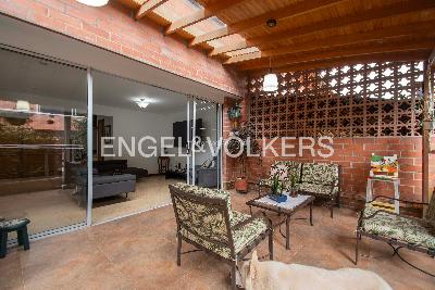 Casa de 3 alcobas en venta en Loma Del Chocho, Medellín, 246 m² · foto 2 de 12