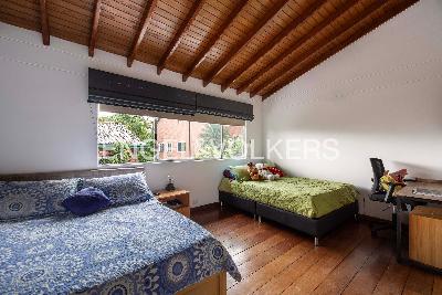 Casa de 3 alcobas en venta en Loma Del Chocho, Medellín, 246 m² · foto 8 de 12