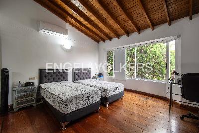 Casa de 3 alcobas en venta en Loma Del Chocho, Medellín, 246 m² · foto 10 de 12
