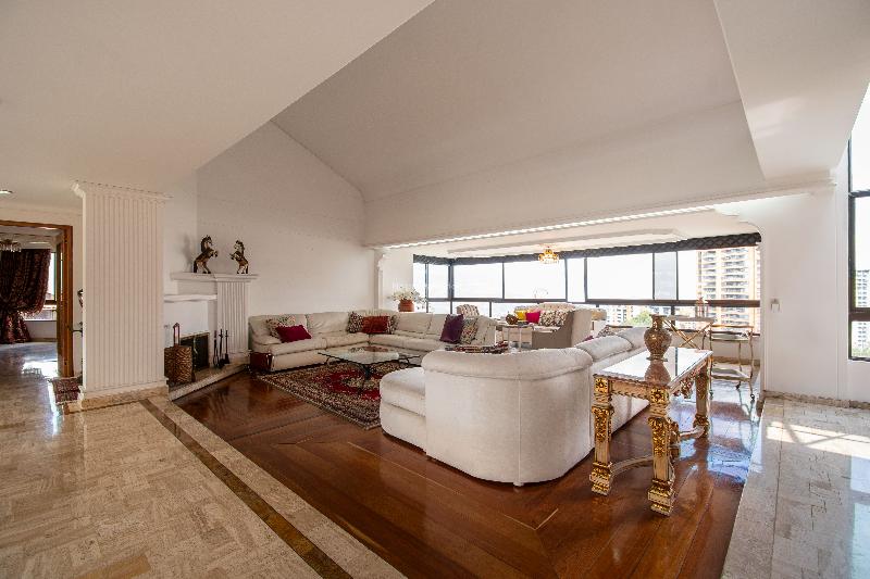 Imponente Dúplex Penthouse de 4 Alcobas en Los Balsos