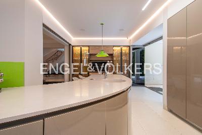 Casa de 5 alcobas en venta en El Poblado, Medellín, 909 m² · foto 8 de 20