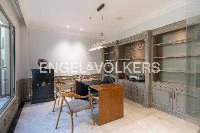 Casa de 5 alcobas en venta en El Poblado, Medellín, 909 m² · foto 9 de 20
