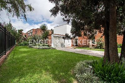 Casa de 4 alcobas en venta en Niza, Bogotá, 200 m² · foto 2 de 18