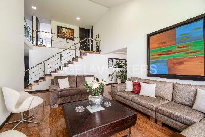 Casa de 5 alcobas en venta en Niza, Bogotá, 325 m² · foto 2 de 20
