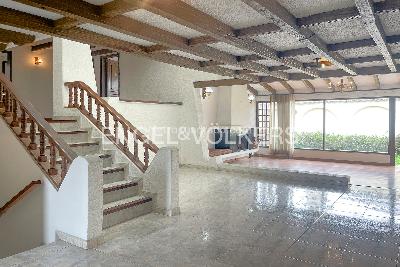 Casa de 4 alcobas en venta en Niza, Bogotá, 710 m² · foto 2 de 18