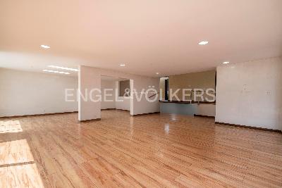 Casa de 4 alcobas en venta en Niza, Bogotá, 957 m² · foto 3 de 17