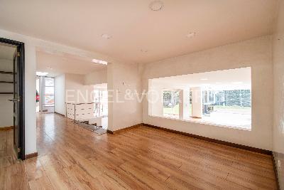 Casa de 4 alcobas en venta en Niza, Bogotá, 957 m² · foto 6 de 17
