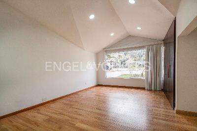 Casa de 4 alcobas en venta en Niza, Bogotá, 957 m² · foto 12 de 17