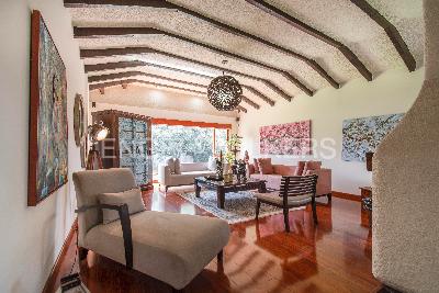 Casa de 4 alcobas en venta en Cerros De Niza, Bogotá, 944 m² · foto 2 de 18